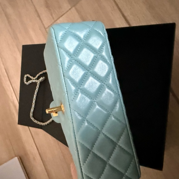 Chanel Light Blue Quilted Shoulder Bag - Picture 6 of 8